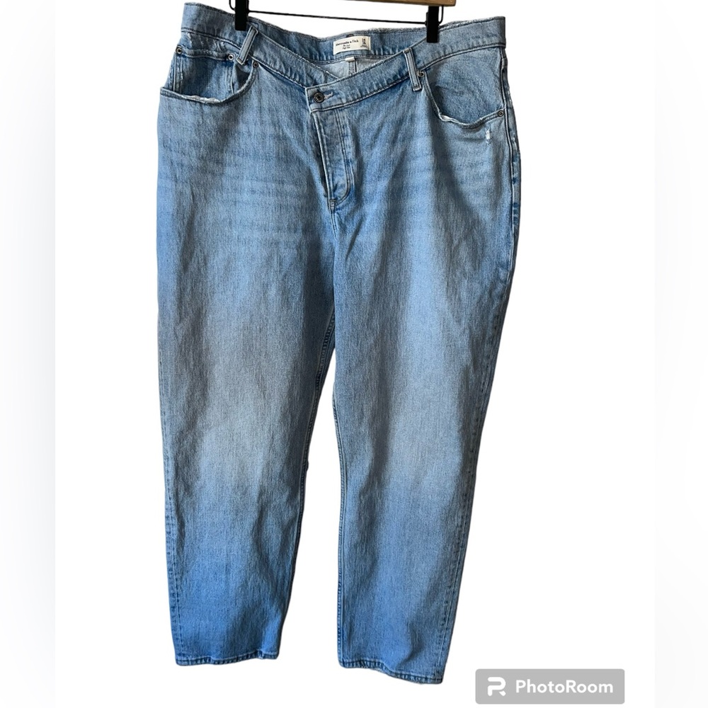 Abercrombie and Fitch Curve Love High Rise Dad Jean size 18/34